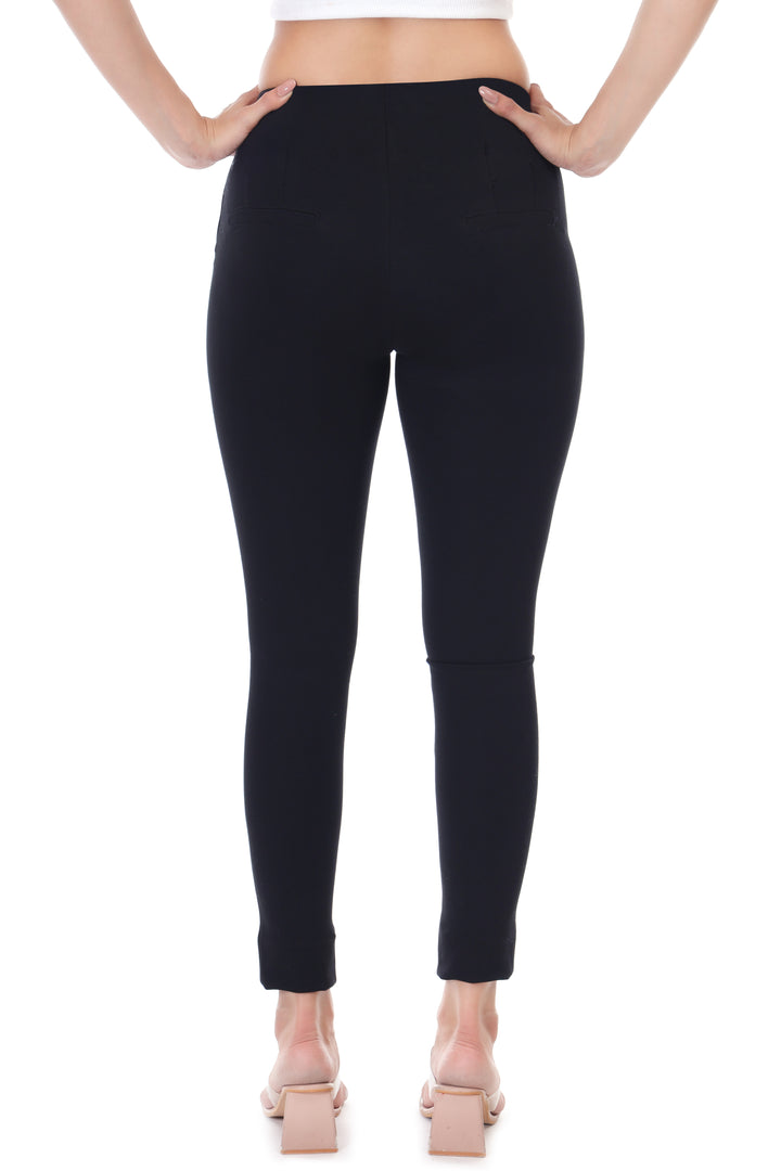 SLEEK ZIPPER POCKET BLACK JEGGING