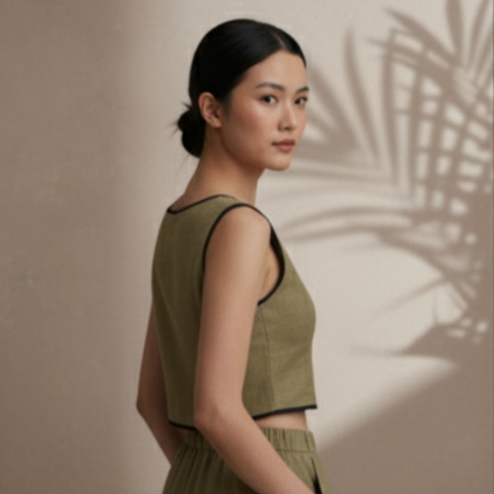 CONTRAST PIPED VEST CROP TOP