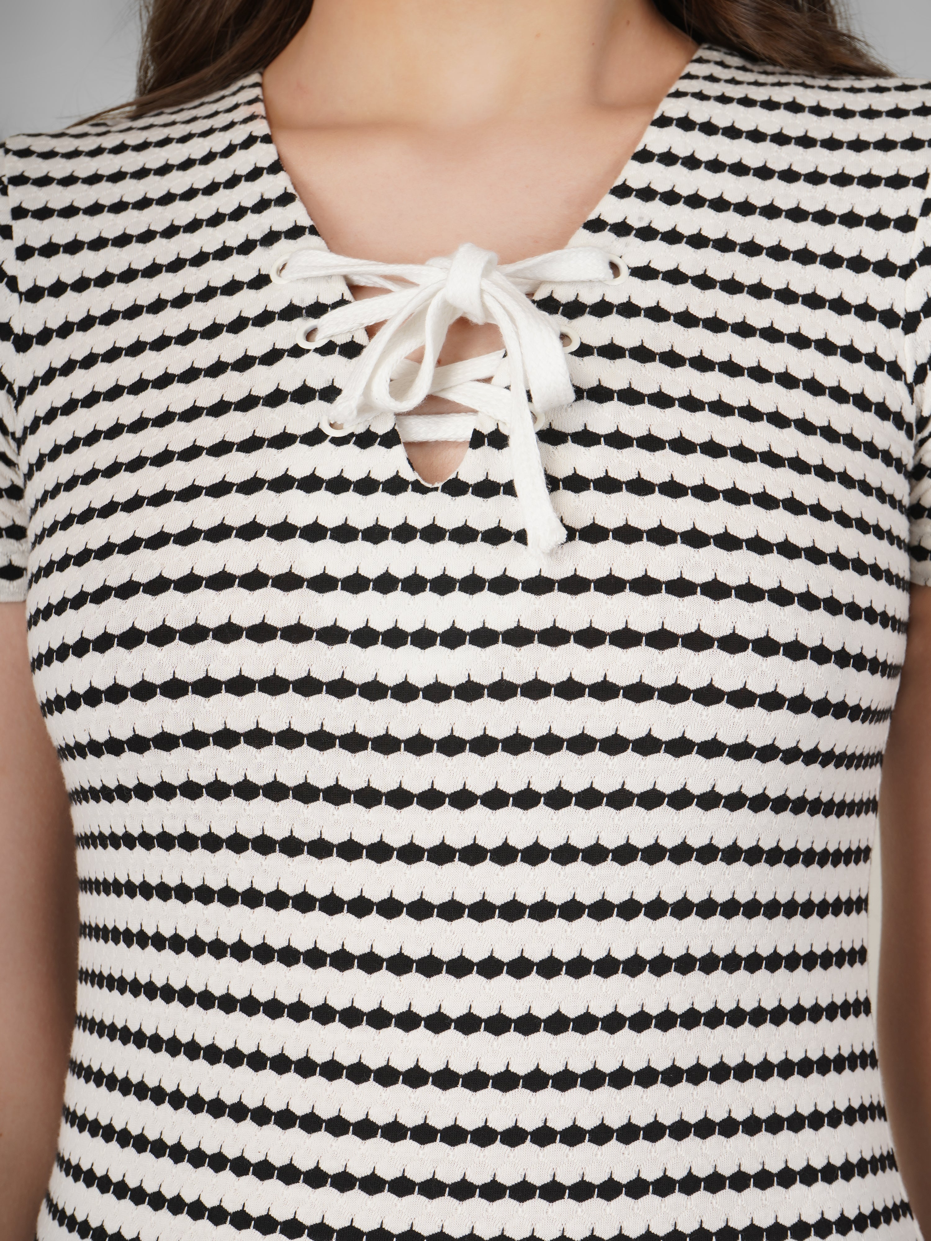 LACE-UP V-NECK SCALLOP STRIPE KNIT MINI DRESS