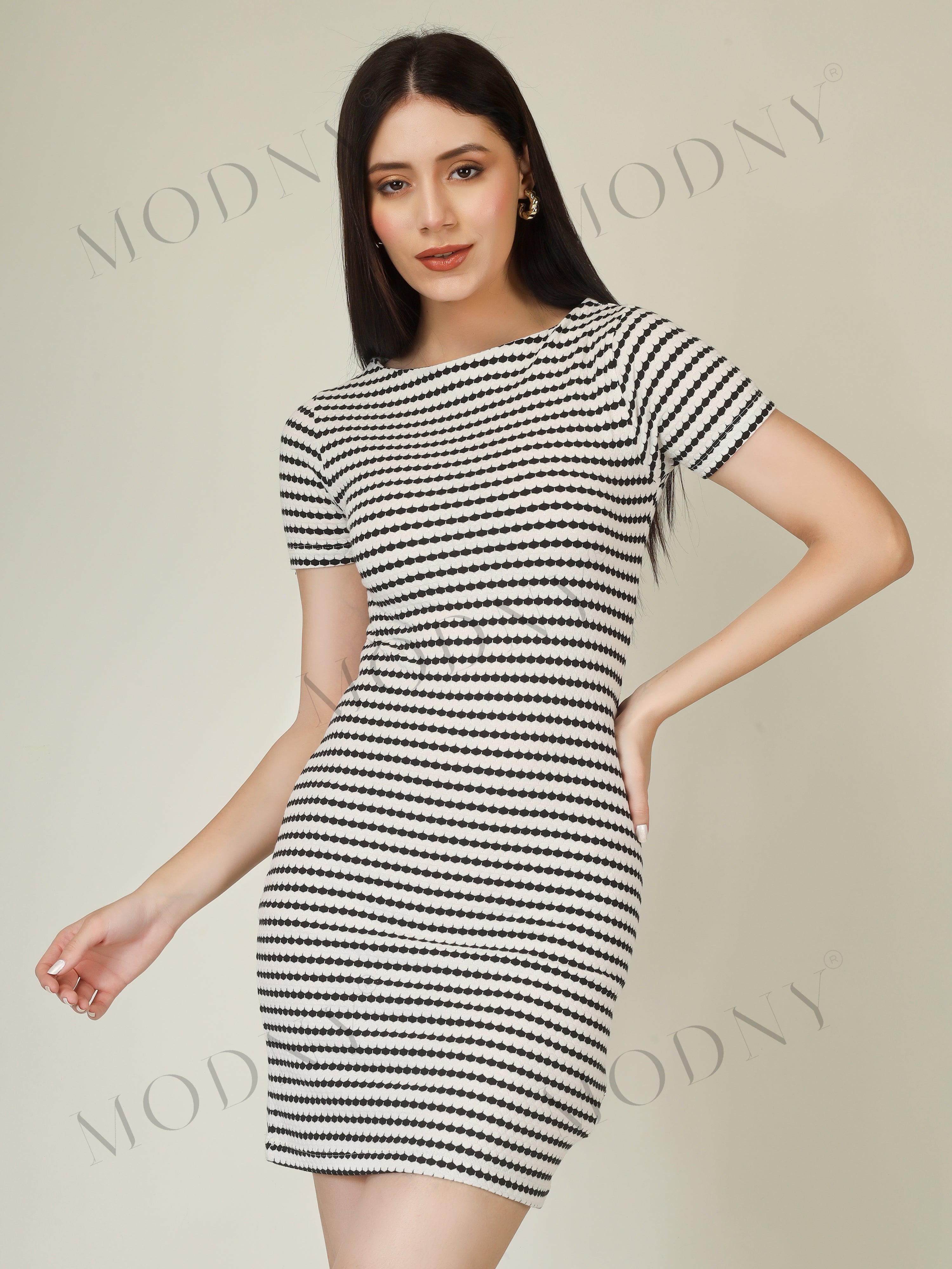 BLACK & WHITE SCALLOP STRIPE KNIT MINI DRESS
